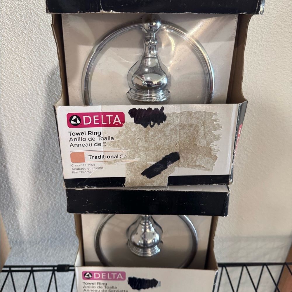 🆕 Set of 2 Matching Delta Traditional Collection Towel rings in chrome